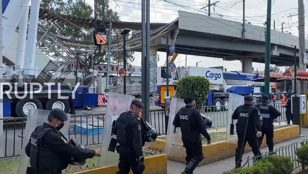 Mexico: Workers on site to clear wreckage in aftermath of deadly train crash in Mexico City - Sputnik Moldova-România