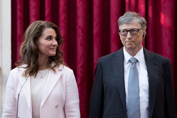 Основатель Microsoft Билл Гейтс с супругой Мелиндой в Париже, 2017 год - Sputnik Moldova-România