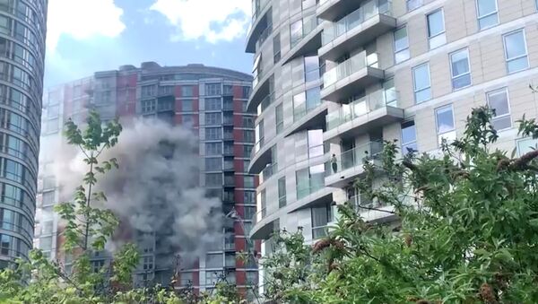 Un bloc cu 19 etaje a luat foc la Londra - Sputnik Moldova-România