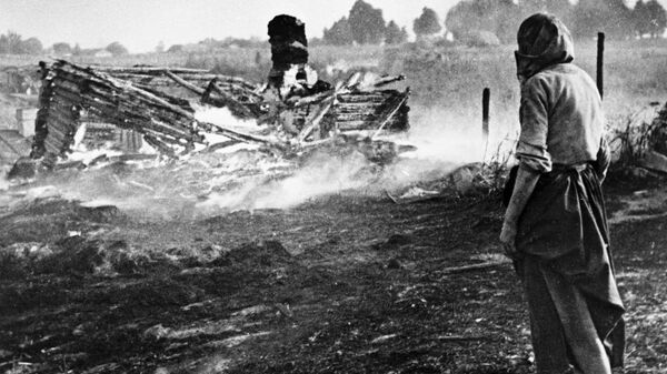 Гитлеровцы сожгли дотла деревню, 1944 год - Sputnik Молдова