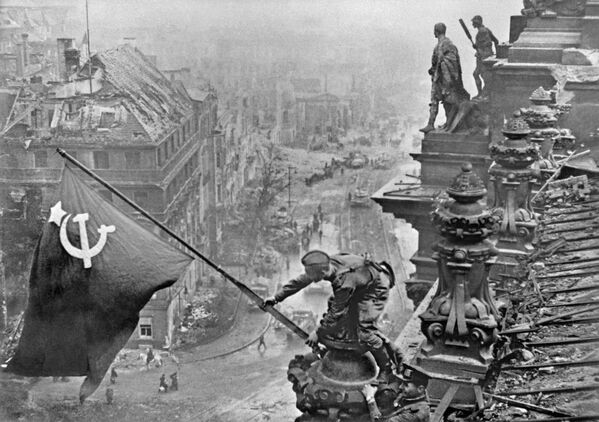 Marele Război pentru Apărarea Patriei 1941-1945 Steagul Victoriei deasupra Berlinului. - Sputnik Moldova-România