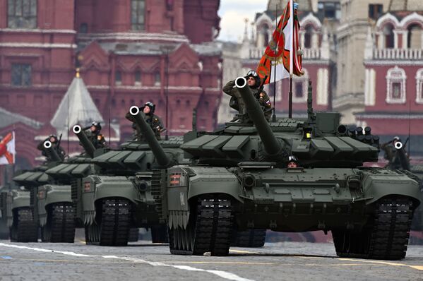 Танк Т-72Б3М во время генеральной репетиции парада в честь 76-й годовщины Победы в Великой Отечественной войне в Москве - Sputnik Moldova