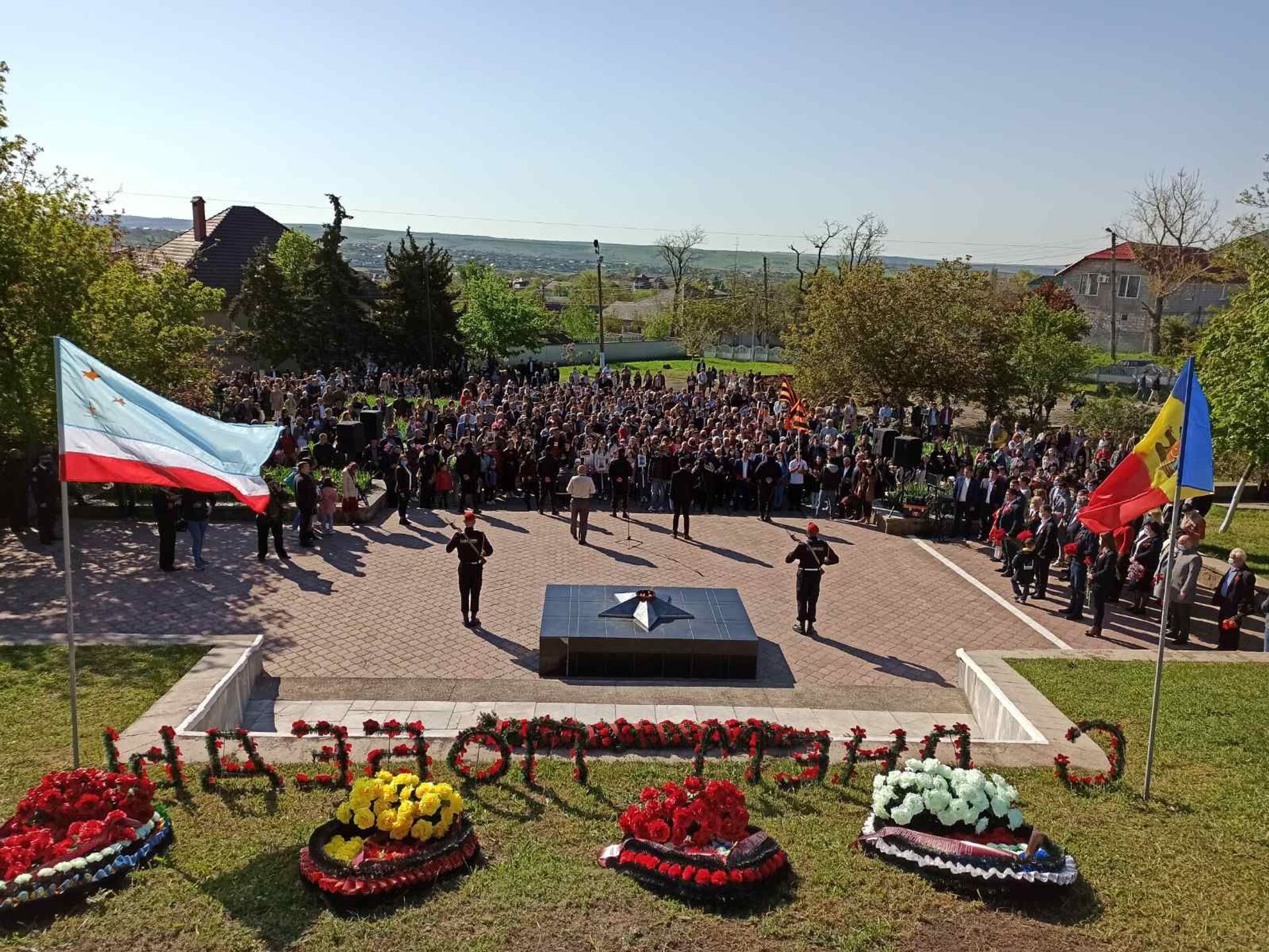 Праздничное шествие и возложение цветов: Гагаузия отмечает День Победы - Sputnik Молдова, 1920, 09.05.2021