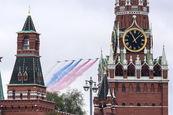 Самолеты-буксировщики мишеней Су-25БМ во время воздушной части парада в честь 76-й годовщины Победы в Великой Отечественной войне в Москве - Sputnik Молдова