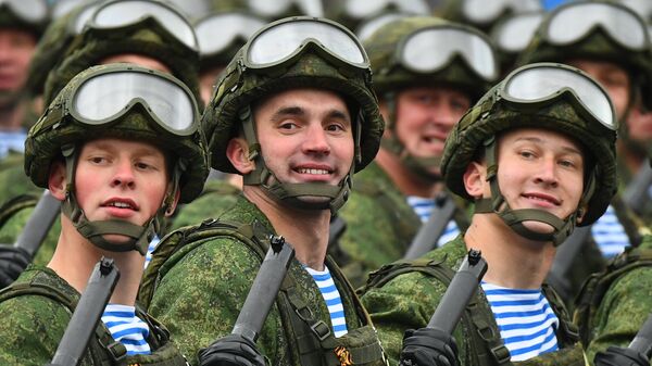 Militari ruși la parada din Piața Roșie  - Sputnik Moldova-România