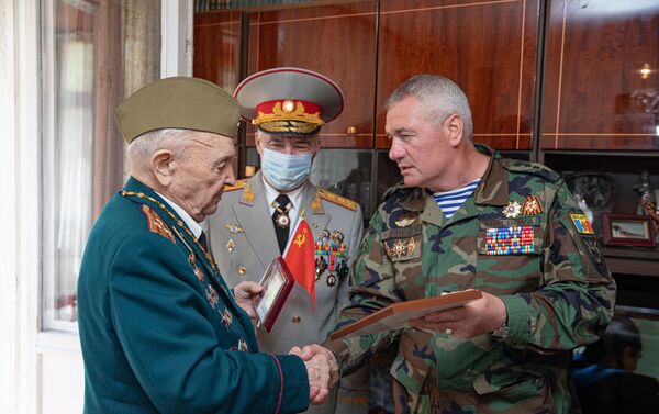 Veteranul Pavel Gladkov a împlinit 100 de ani chiar de Ziua Victoriei - Sputnik Moldova