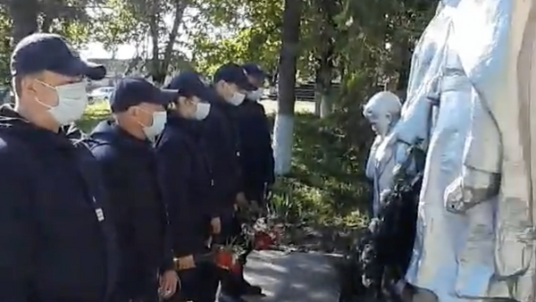 Polițiștii de Frontieră au cinstit memoria eroilor căzuți în război - Sputnik Moldova