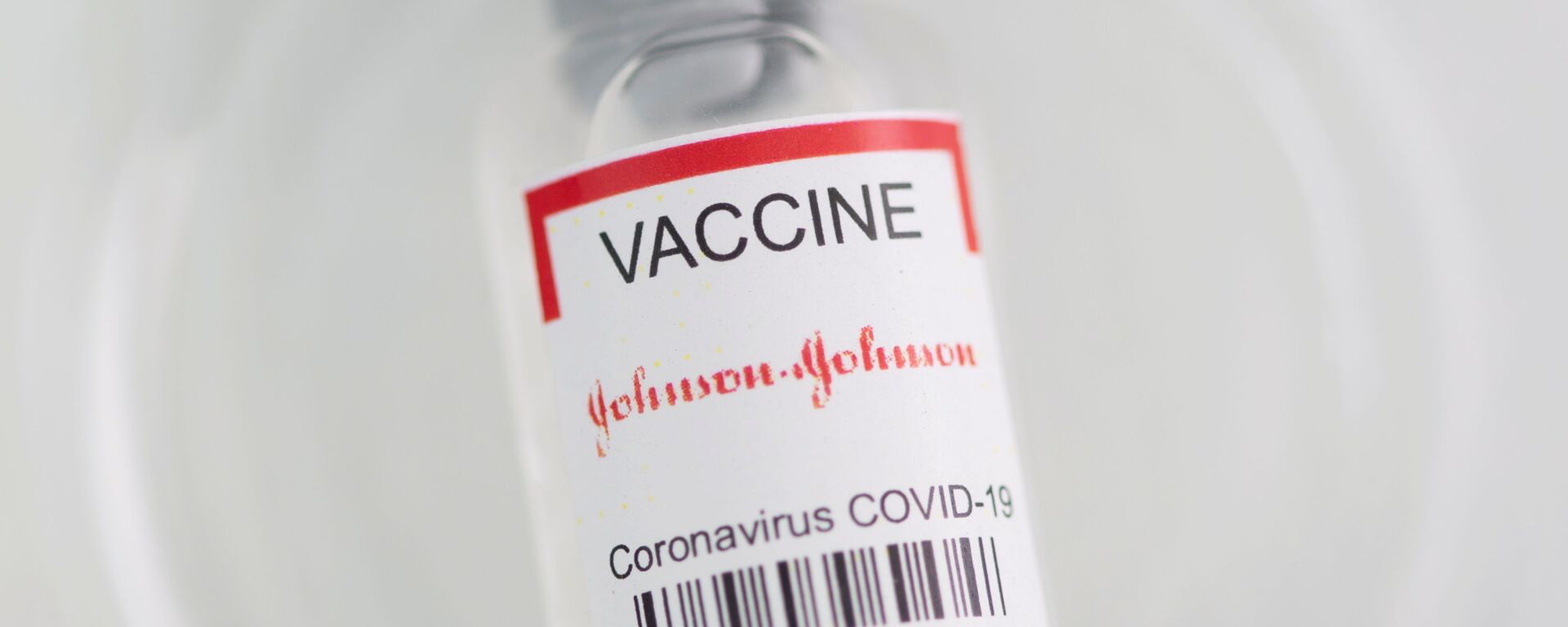 Флакон с надписью Вакцина против коронавируса Johnson & Johnson - Sputnik Молдова, 1920, 02.08.2021