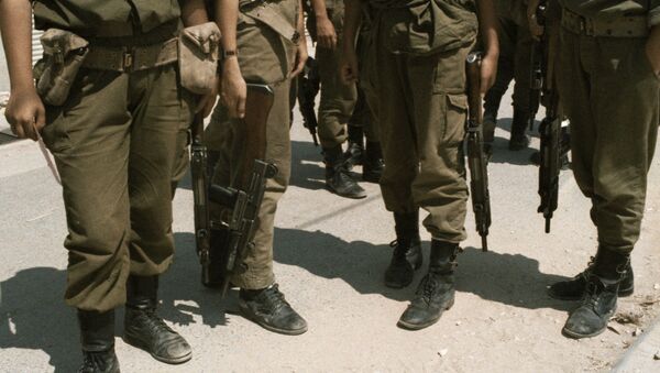 Израильские солдаты с оружием в руках. - Sputnik Молдова