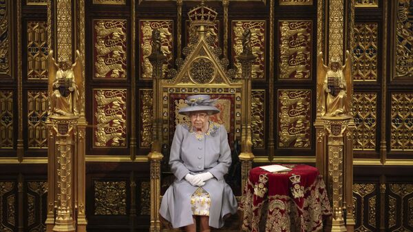 Королева Великобритании Елизавета II выступает с речью в Палате лордов в Вестминстерском дворце в Лондоне - Sputnik Молдова