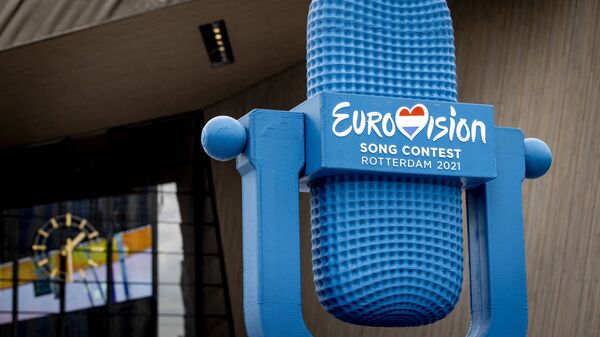 Четырехметровый трофей Евровидения, напечатанный на 3D-принтере из переработанного ПЭТ-материала из вод Роттердама, конкурс песни Евровидение 2021 - Sputnik Молдова