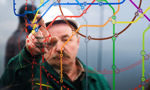 Рабочий во время открытия станции метро Ломоносовский проспект, 2017 год - Sputnik Молдова