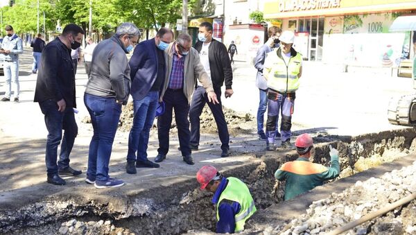 Ion Ceban a mers să vadă cum decurg lucrările de reparație a străzii Ion Creangă din Capitală - Sputnik Молдова