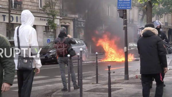 France: Riot police use water cannons, tear gas to disperse pro-Palestine protest - Sputnik Moldova-România