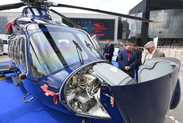 Вертолет Leonardo Helicopters AW139 на XIV Международной выставке вертолетной индустрии HeliRussia 2021 в Москве - Sputnik Молдова