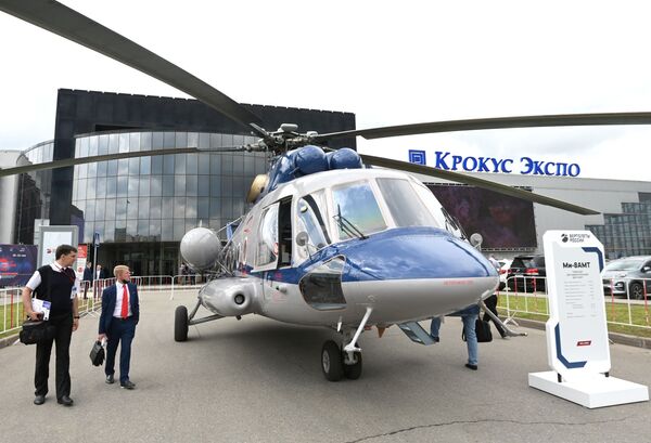 Вертолет Ми-8АМТ на XIV Международной выставке вертолетной индустрии HeliRussia 2021 в Москве - Sputnik Молдова