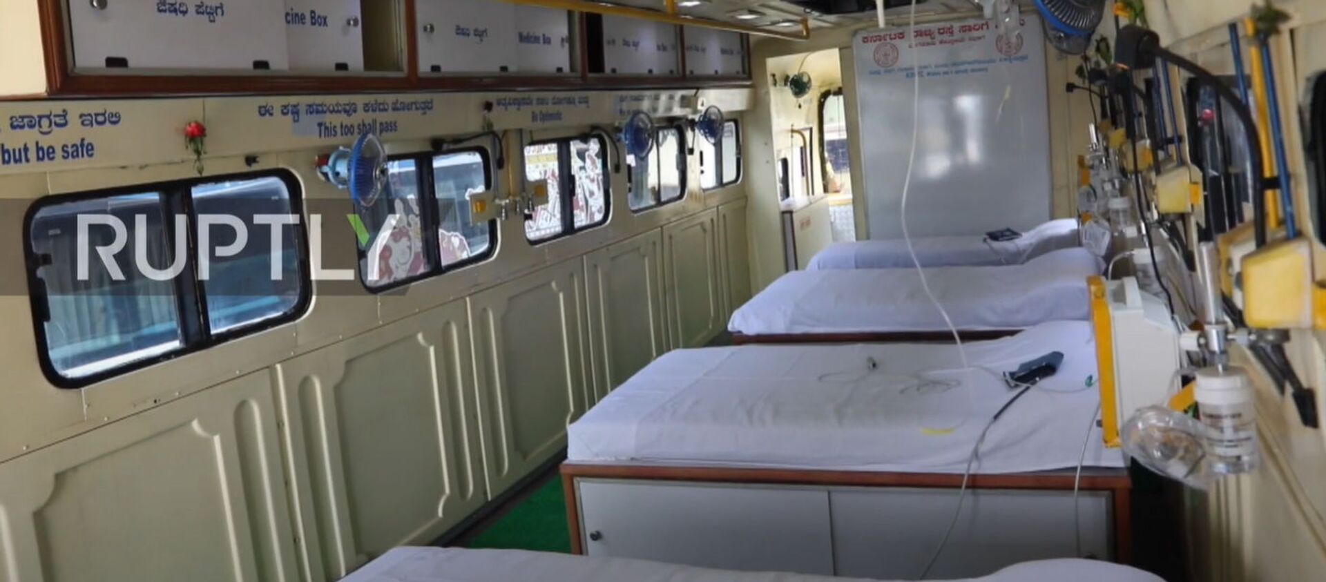 Transport company converts bus into ICU on wheels saving lives of COVID patients - Sputnik Молдова, 1920, 22.05.2021