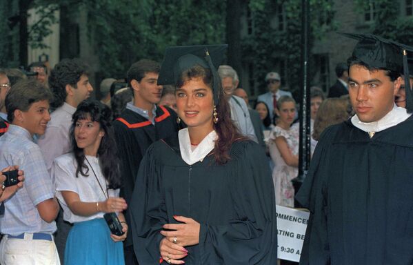 Актриса Брук Шилдс во время выпускного в Принстонском университете, 1987 год  - Sputnik Moldova-România