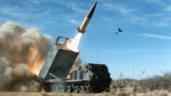 Американский оперативно-тактический ракетный комплекс MGM-140 ATACMS с баллистической ракетой малой дальности - Sputnik Moldova-România
