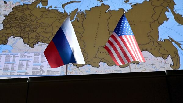 Государственные флаги России и США. - Sputnik Moldova-România