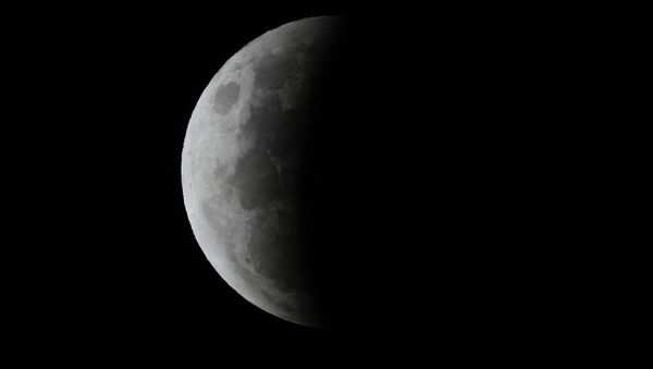 Лунное затмение над Австралией  - Sputnik Молдова
