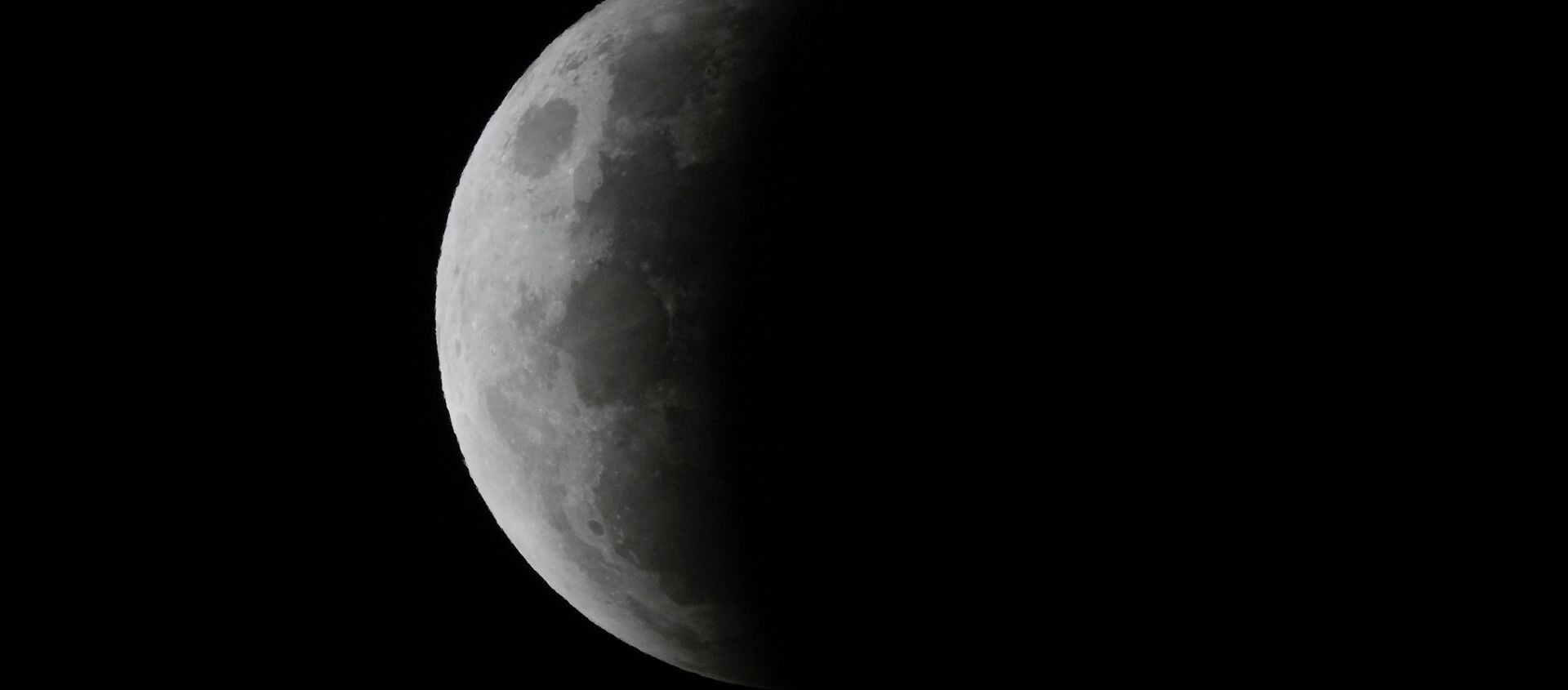 Лунное затмение над Австралией  - Sputnik Молдова, 1920, 26.05.2021