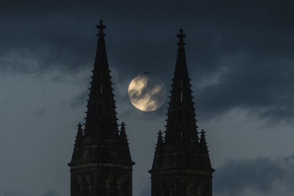 Полная луна в Праге  - Sputnik Молдова