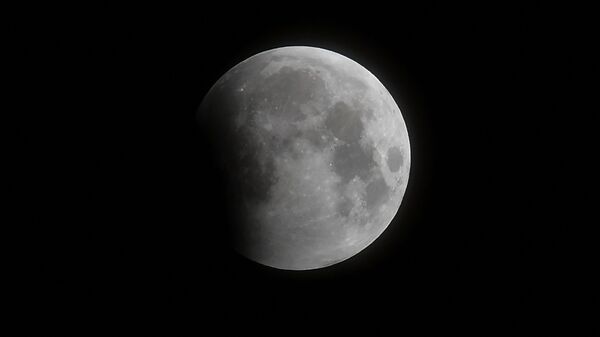 Лунное затмение над Калифорнией  - Sputnik Moldova-România