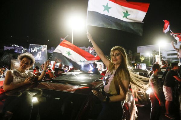 Празднование победы Башара Асада в президентский выбора в Сирии - Sputnik Moldova-România