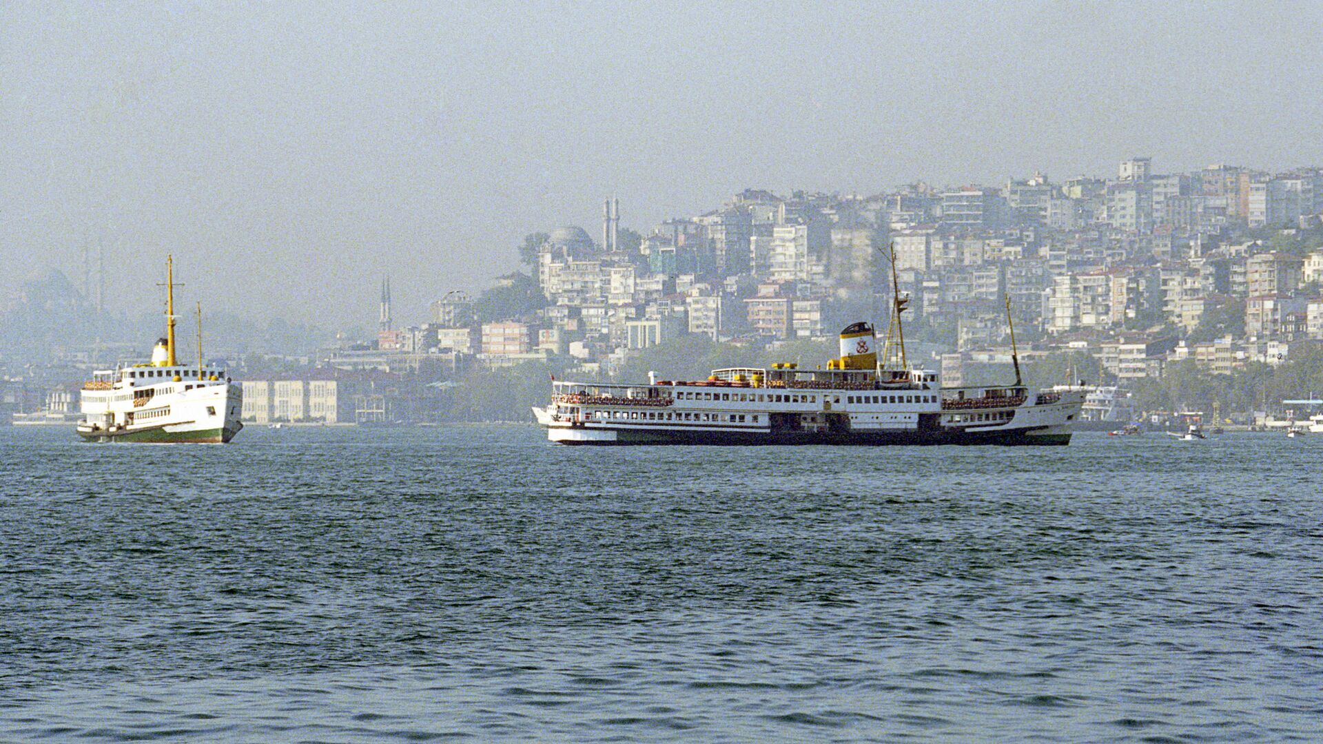 Вид на пролив Босфор в турецком городе Стамбуле. - Sputnik Moldova-România, 1920, 24.02.2022