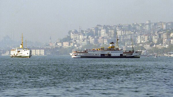 Вид на пролив Босфор в турецком городе Стамбуле - Sputnik Молдова