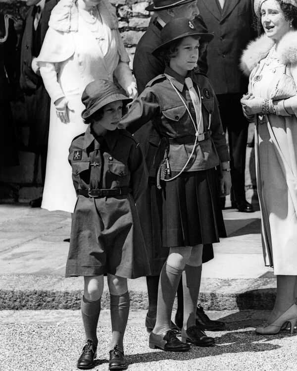 Принцессы Маргарет и Елизавета в 1938 году.  - Sputnik Молдова