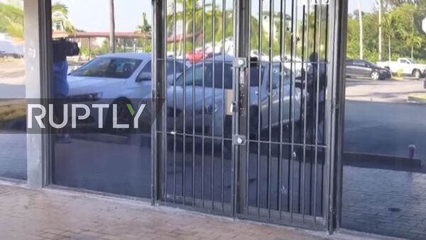 USA: Visible bullet holes and bloodstains on site of Miami-Dade mass shooting - Sputnik Moldova