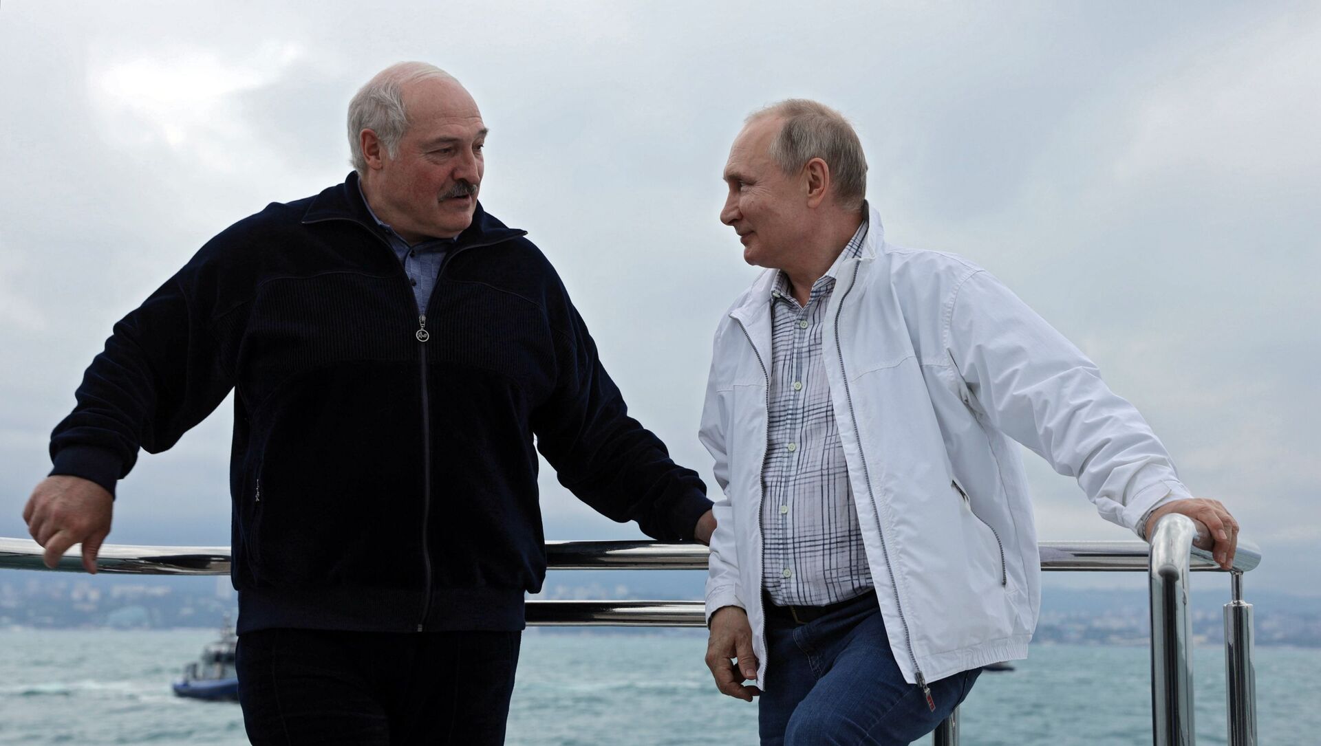 Президент РФ В. Путин и президент Белоруссии А.  Лукашенко совершили морскую прогулку - Sputnik Moldova-România, 1920, 01.06.2021