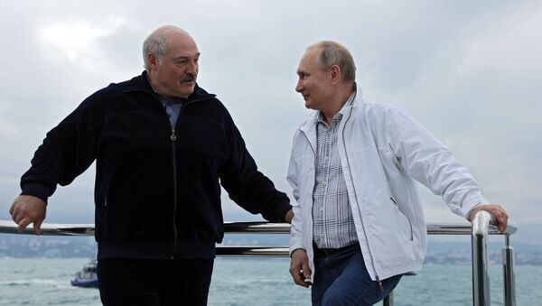 Президент РФ В. Путин и президент Белоруссии А.  Лукашенко совершили морскую прогулку - Sputnik Moldova-România