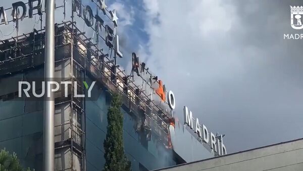 Spain: Huge fire at Madrid hotel affects several floors - Sputnik Moldova-România
