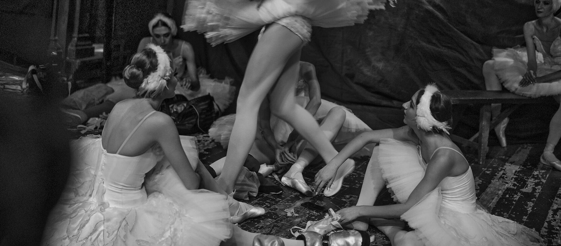Один из снимков фотопроекта Behind The Ballet фотографа Алексея Цилера, победившего в номинации Фотопроект фотоконкурса РГО Самая красивая страна - Sputnik Молдова, 1920, 04.06.2021