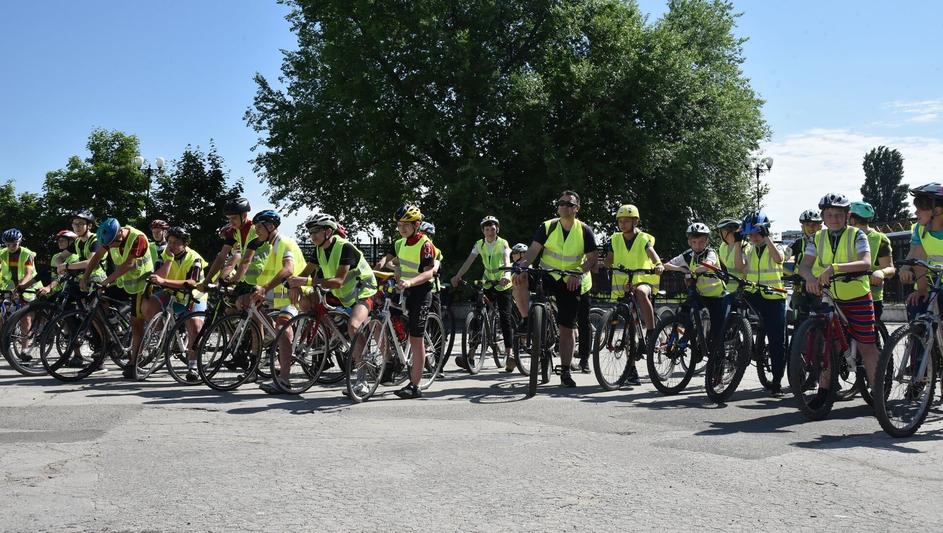 Peste 150 de persoane  au participat la o cursă de ciclism - Sputnik Moldova, 1920, 05.06.2021
