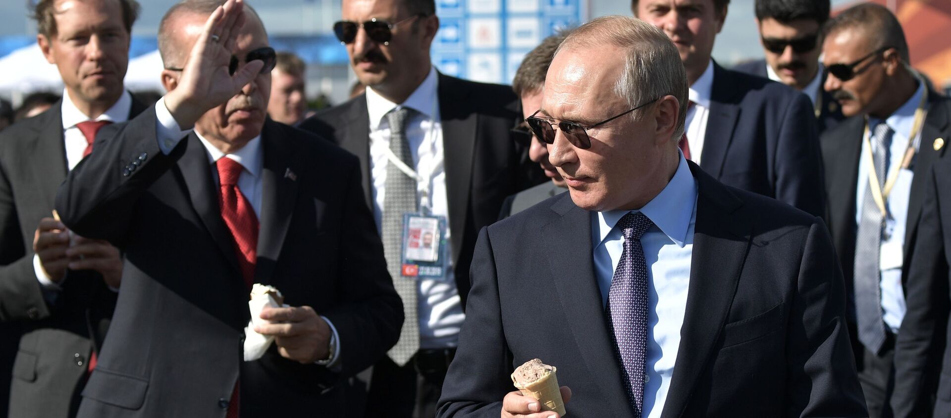 Президент РФ Владимир Путин и президент Турции Реджеп Тайип Эрдоган с мороженым во время посещения Международного авиакосмического салона МАКС-2019 - Sputnik Молдова, 1920, 10.06.2021