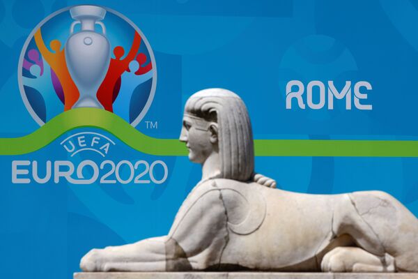 Логотип УЕФА ЕВРО-2020 в Риме. - Sputnik Молдова