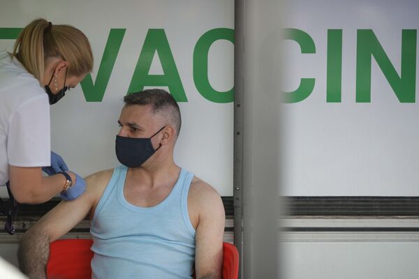 Vaccinare în București la Obor: Acțiunea „mici pentru vaccin” - Sputnik Moldova