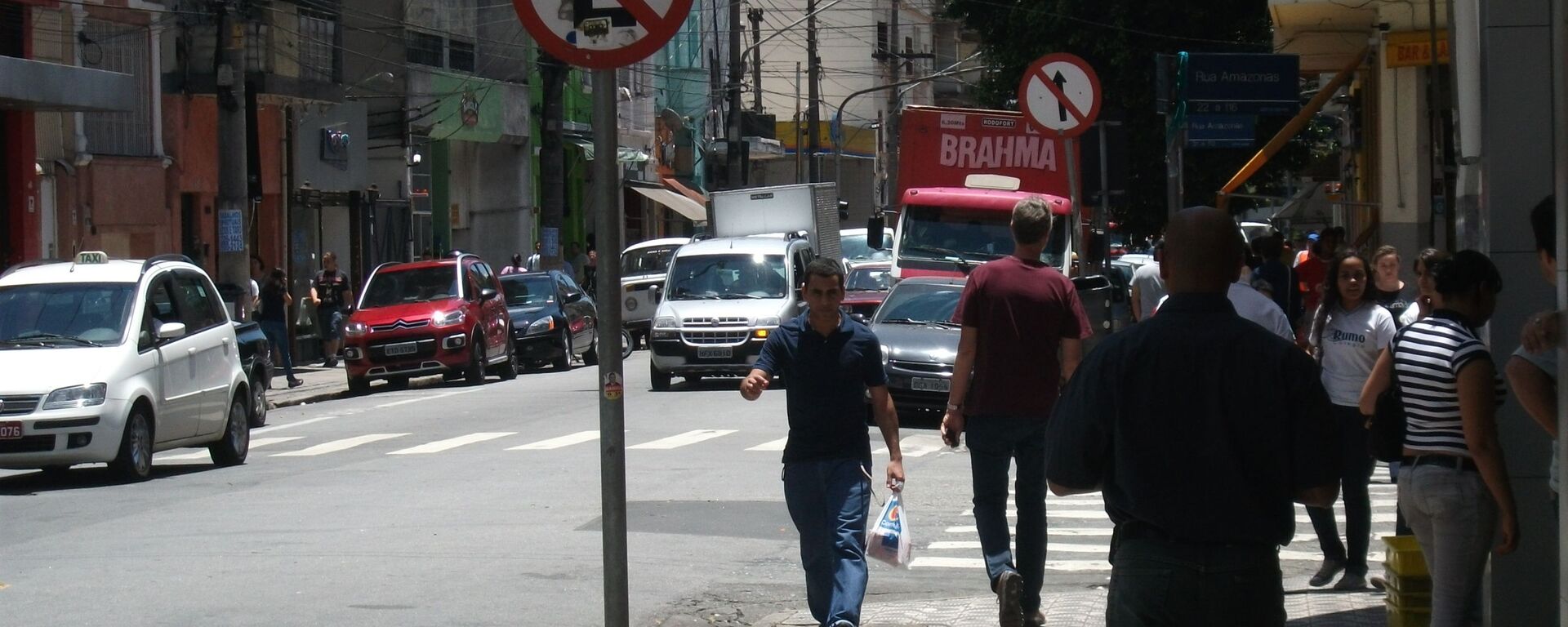 Улица  в Сан-Паулу, Бразилия - Sputnik Молдова, 1920, 26.05.2022