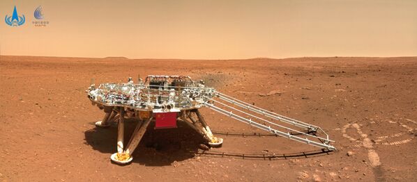 Посадочный модуль миссии Tianwen-1 на поверхности Марса, снятый китайским марсоходом Zhurong. - Sputnik Молдова