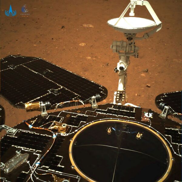 Изображение Марса, сделанное китайским марсоходом Zhurong во время китайской миссии Tianwen-1. - Sputnik Молдова