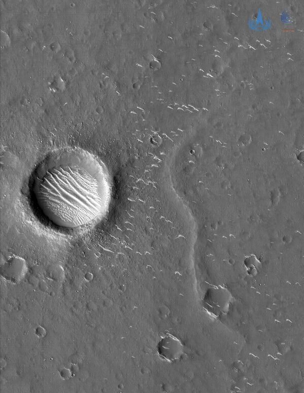 Фотография поверхности Марса, сделанная китайским зондом Tianwen-1. - Sputnik Молдова