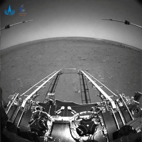 Изображение, сделанное на Марсе китайским марсоходом Zhurong во время китайской миссии Tianwen-1. - Sputnik Молдова