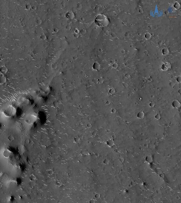 Фотография поверхности Марса, сделанная китайским зондом Tianwen-1. - Sputnik Молдова