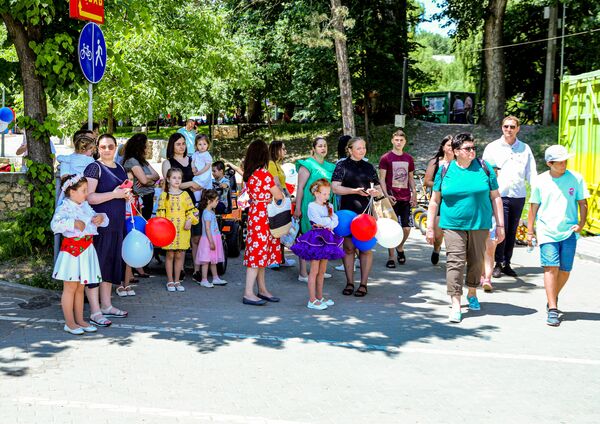 Ziua Rusiei, sărbătorită în parcul ”Valea Morilor” din Chișinău - Sputnik Moldova