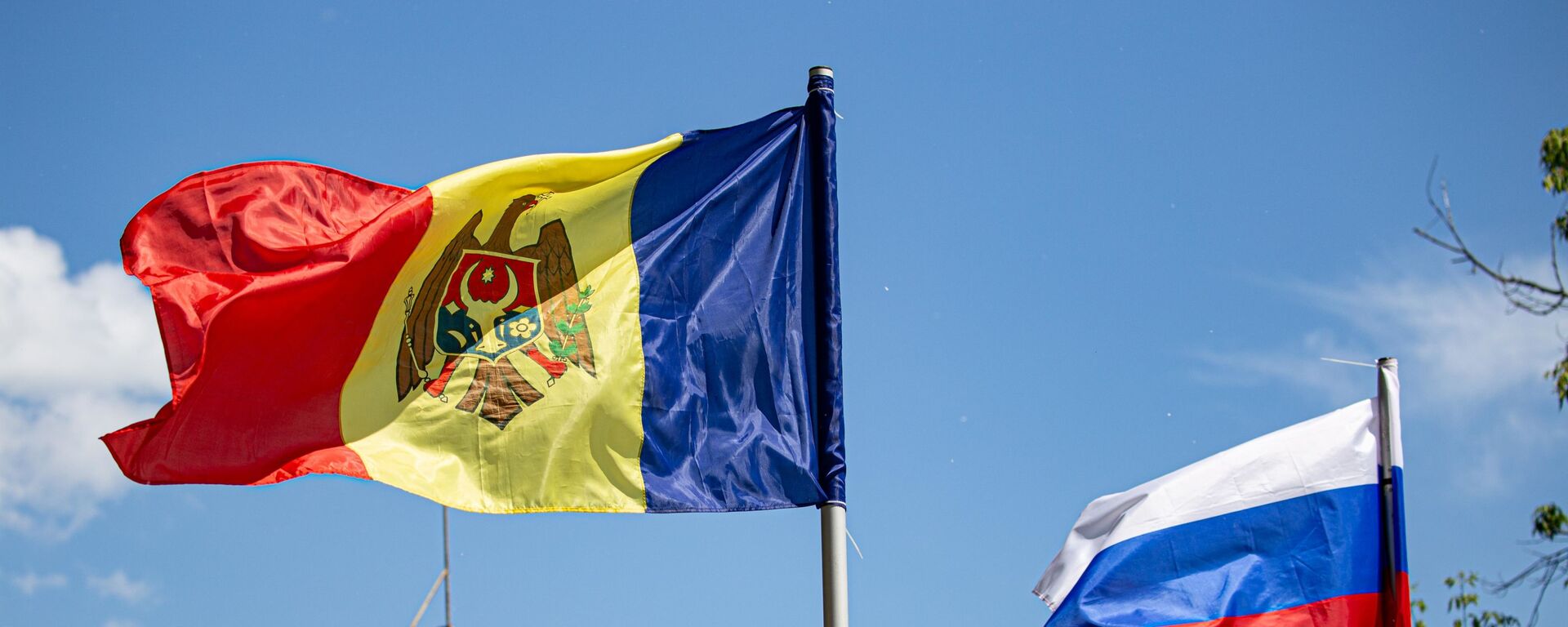 Кишинев флаг Молдовы. Российско молдавский флаг. Россия и Молдова флаги.