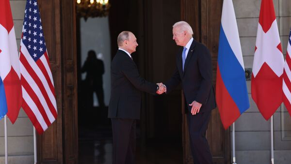 Президент России Владимир Путин и президент США Джо Байден на саммите в Женеве - Sputnik Moldova